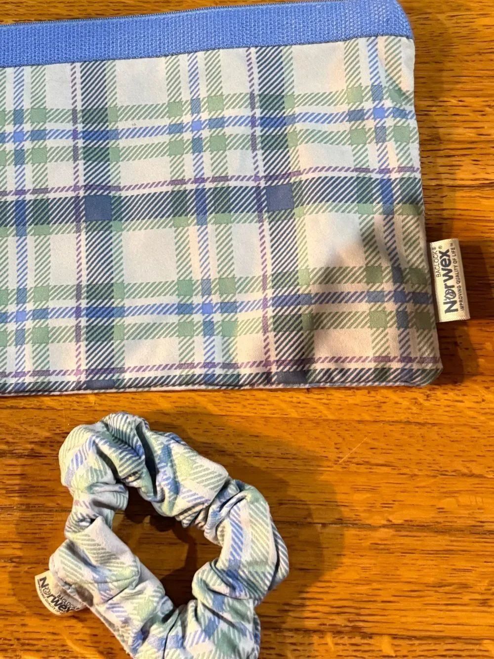 Norwex Zipper Storage Bag and Scrunchie Set of 2 NWOT - Picture 5 of 5